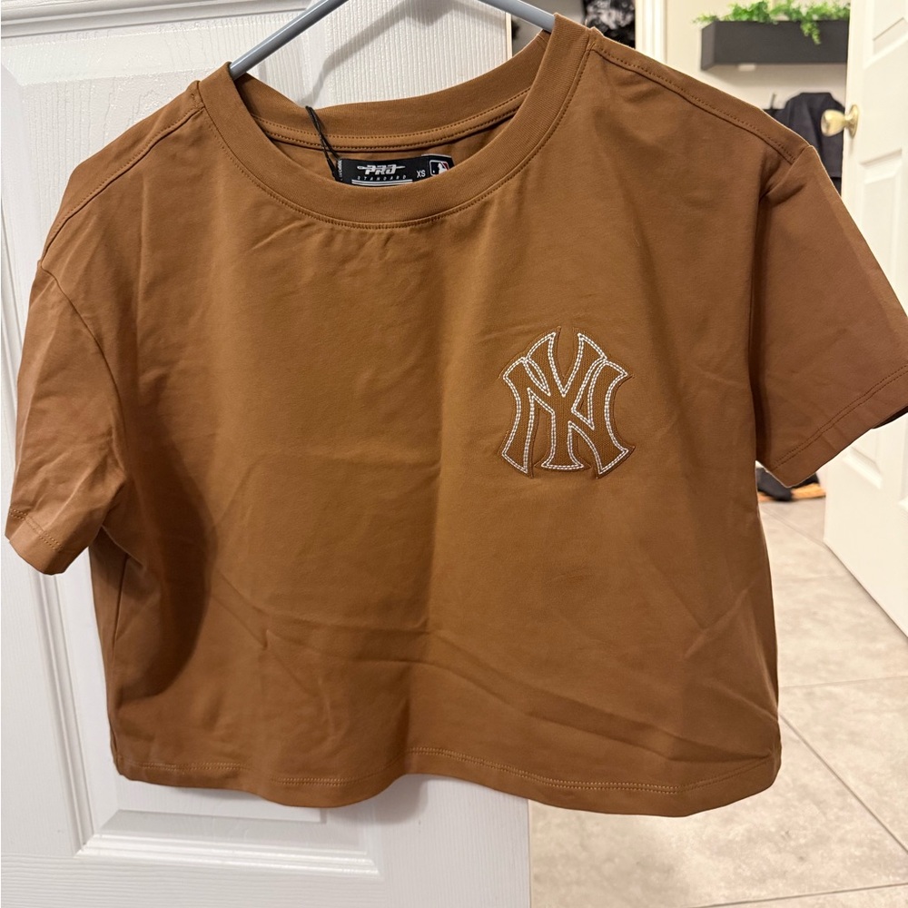 Women’s Brown NY Logo T-Shirt